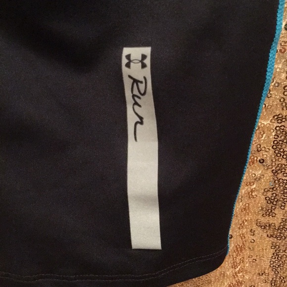 UnderArmour Black Fitted Crop Workout Pants - Picture 7 of 8